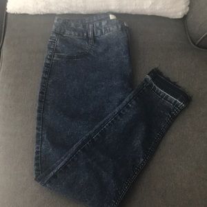 Dark acid wash skinny jegging pant/jeans